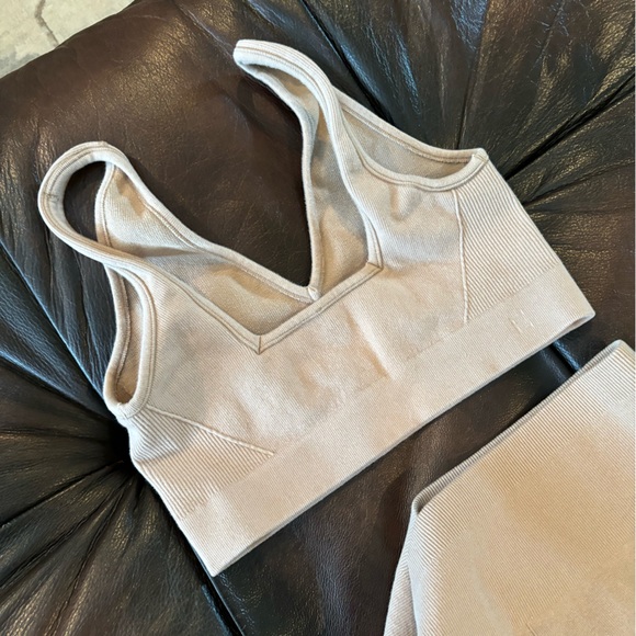 ✨EVERLANE Knit Ribbed Performance Legging & Sports Bra Set - Picture 6 of 13